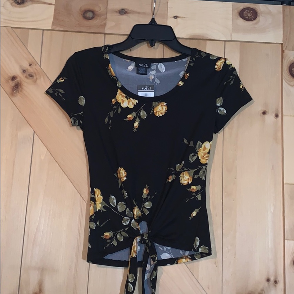 Rue 21 shirt with tie